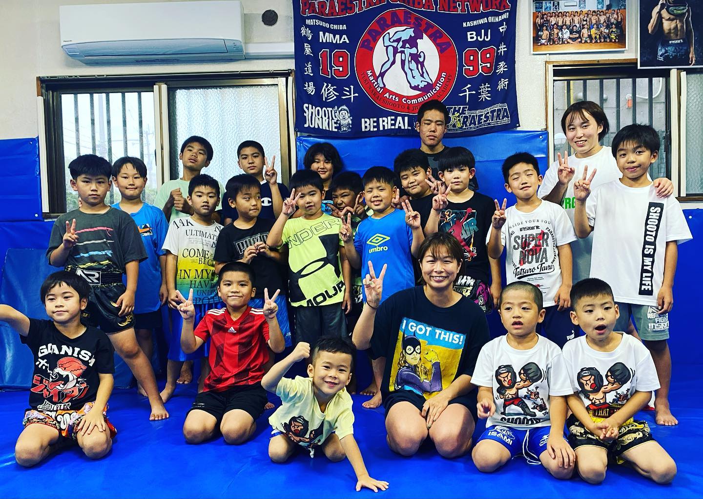 Kanna Asakura and The Paraestra Okinawa Kids Class students.  "Thank you for visiting Kanna!"#浅倉カンナ#パラエストラ千葉ネットワーク#Theパラエストラ沖縄